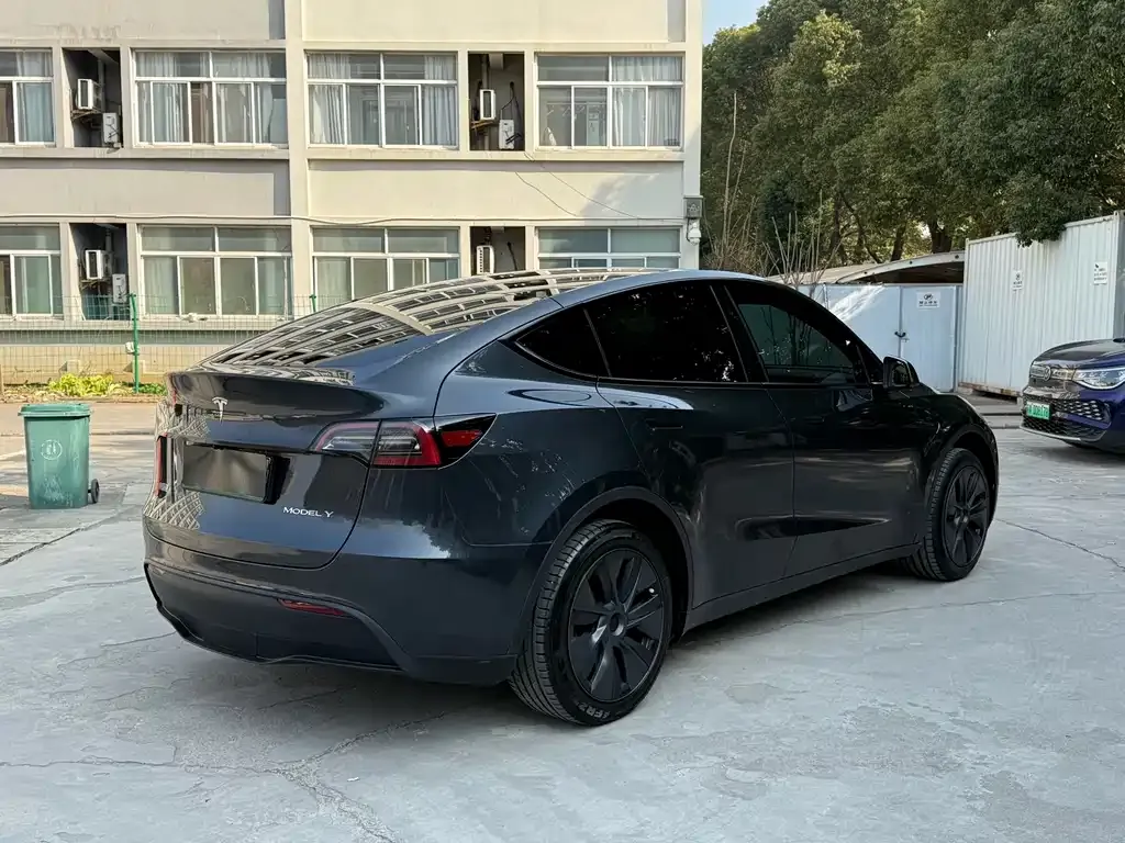 Tesla Model Y — фото 7