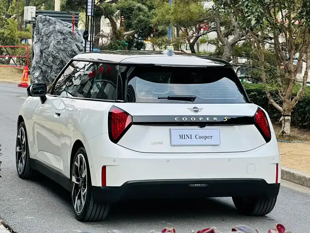 MINI Cooper EV 2024 из CN, фото 2