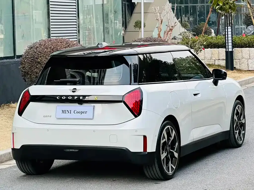 MINI Cooper EV 2024 из CN, фото 3