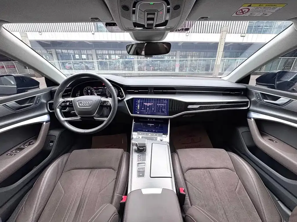 Audi A7L 2023 из CN, фото 10