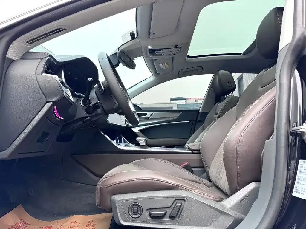 Audi A7L 2023 из CN, фото 6