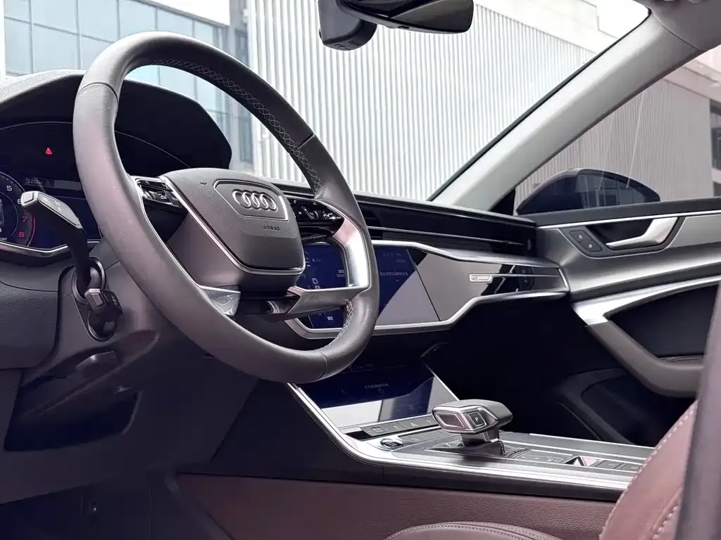 Audi A7L 2023 из CN, фото 2