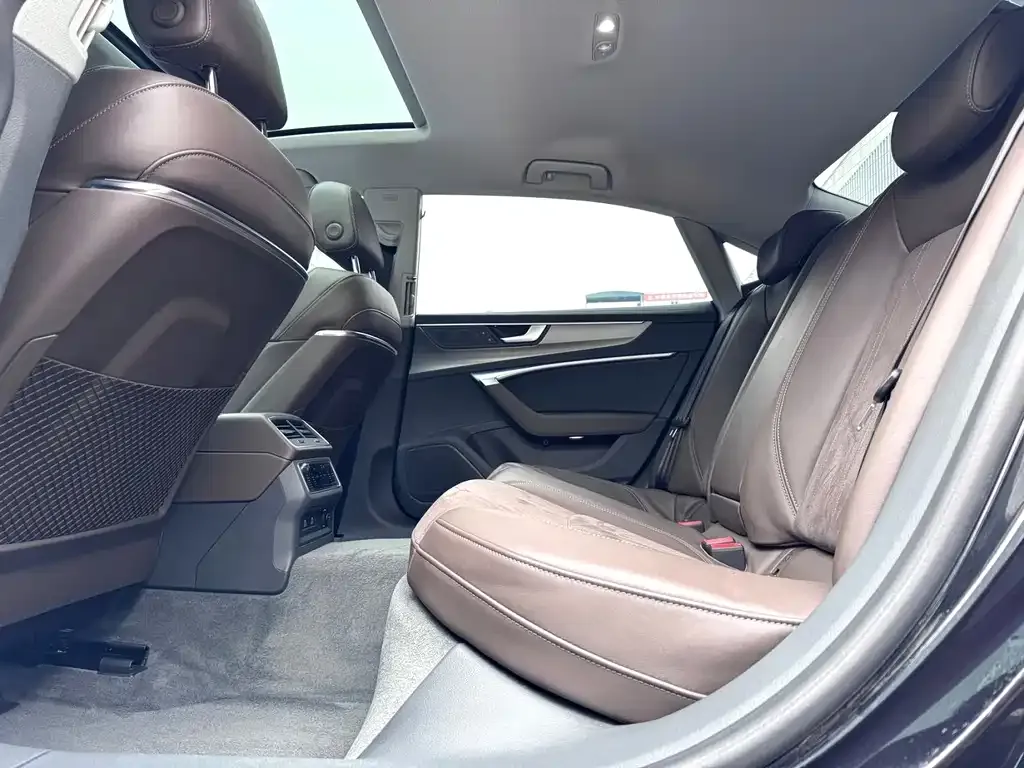 Audi A7L 2023 из CN, фото 5