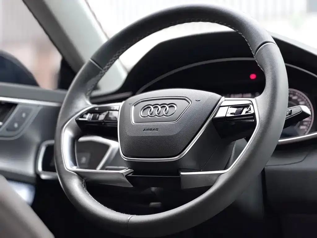 Audi A7L 2023 из CN, фото 9