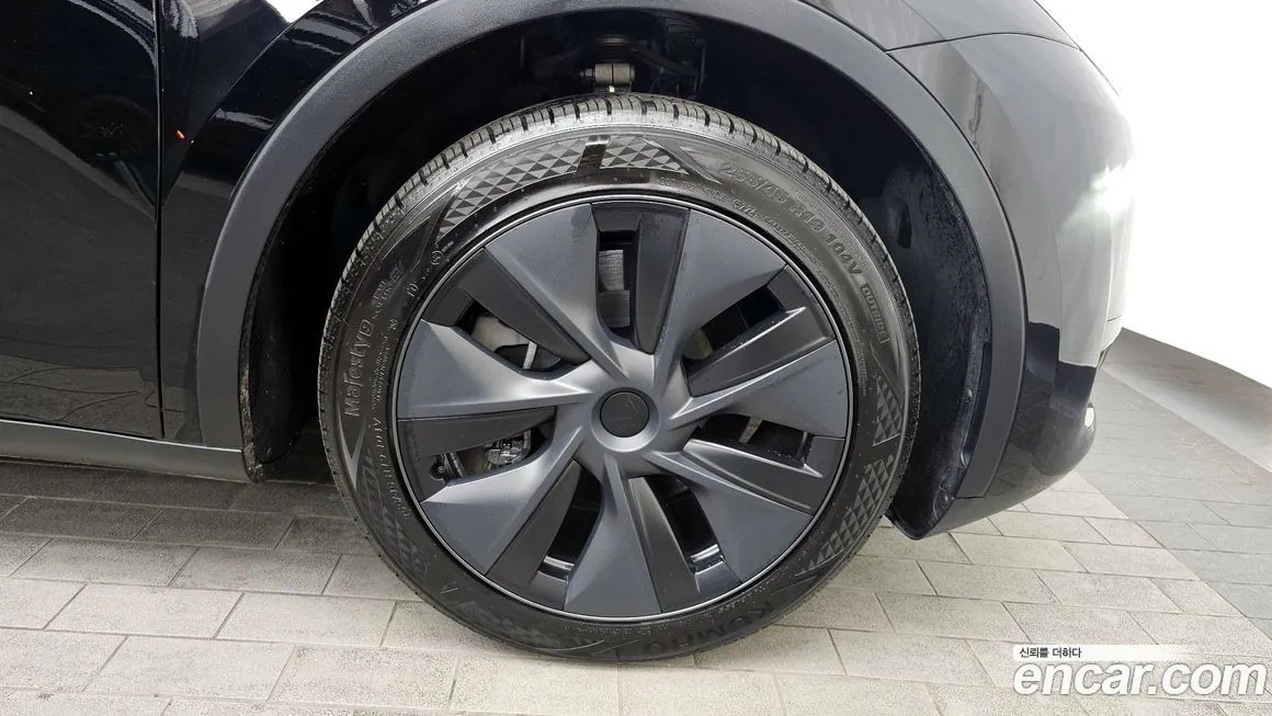 Tesla Model Y — фото 8