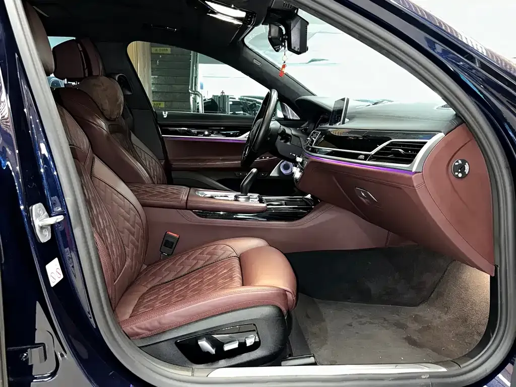 BMW 7 Series 2022 из CN, фото 8