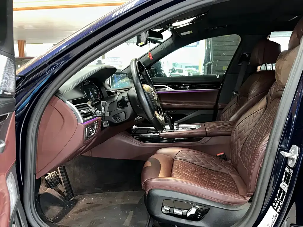 BMW 7 Series 2022 из CN, фото 2