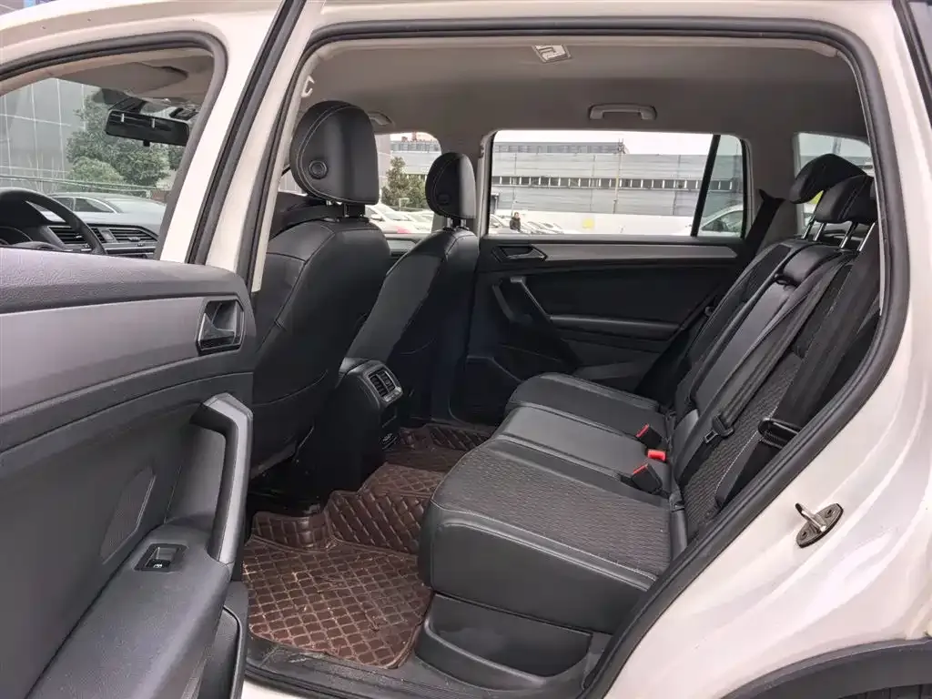 Volkswagen Tiguan L 2021 из CN, фото 3