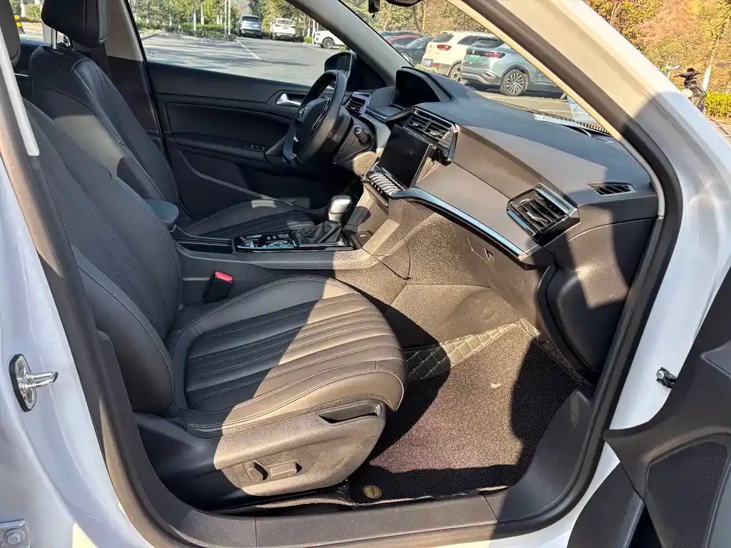 Peugeot 408 2024 из CN, фото 3