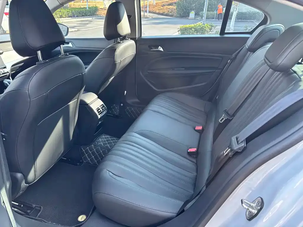 Peugeot 408 2024 из CN, фото 2