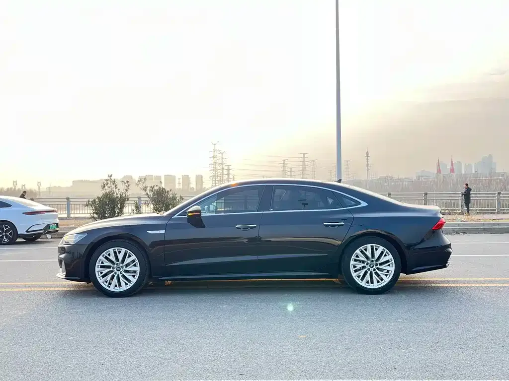 Audi A7L 2023 из CN, фото 4