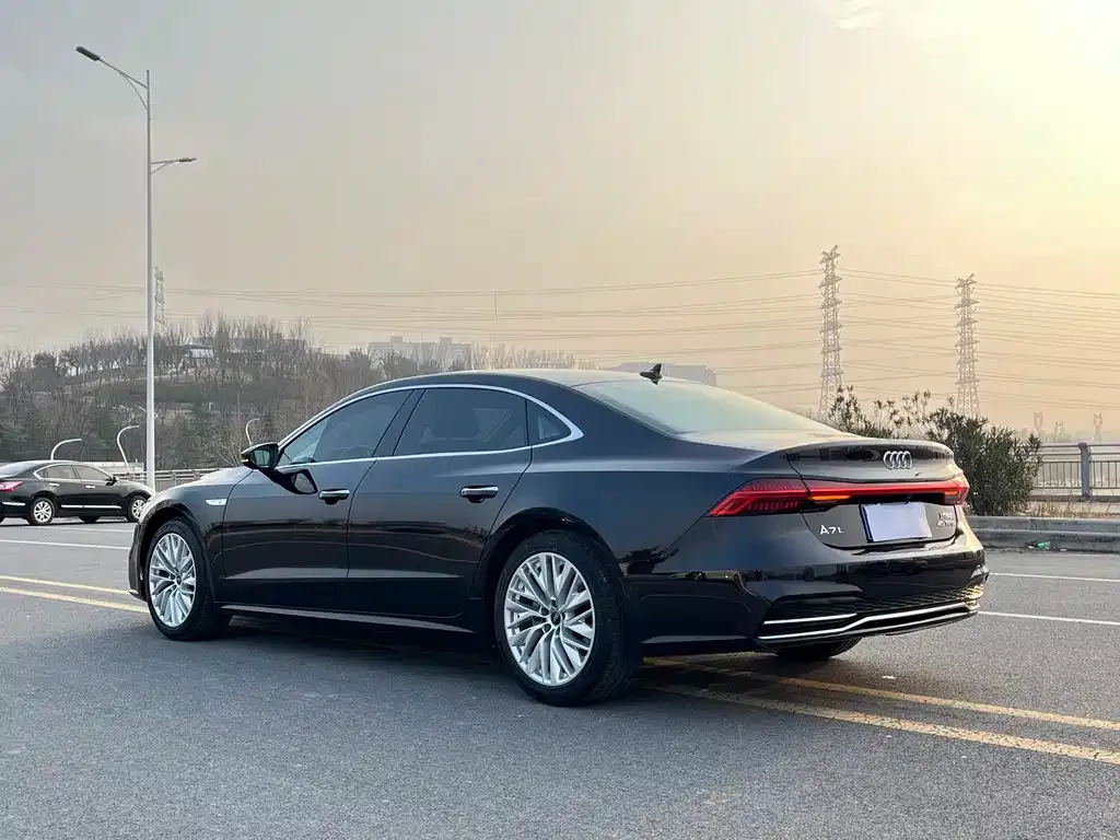 Audi A7L 2023 из CN, фото 9