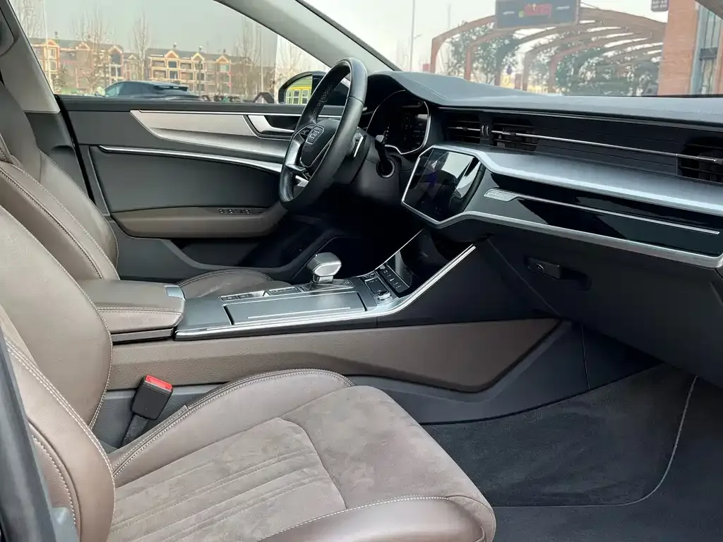 Audi A7L 2023 из CN, фото 7