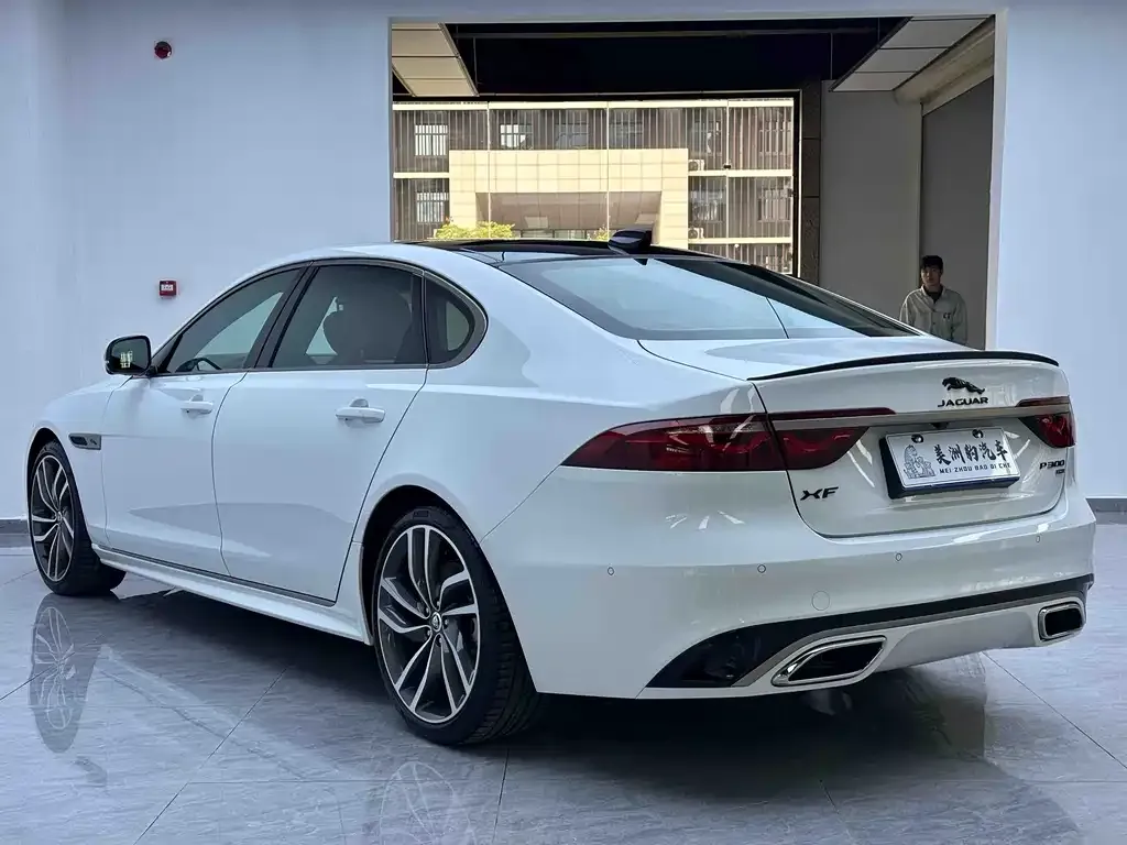 Jaguar XFL — фото 10