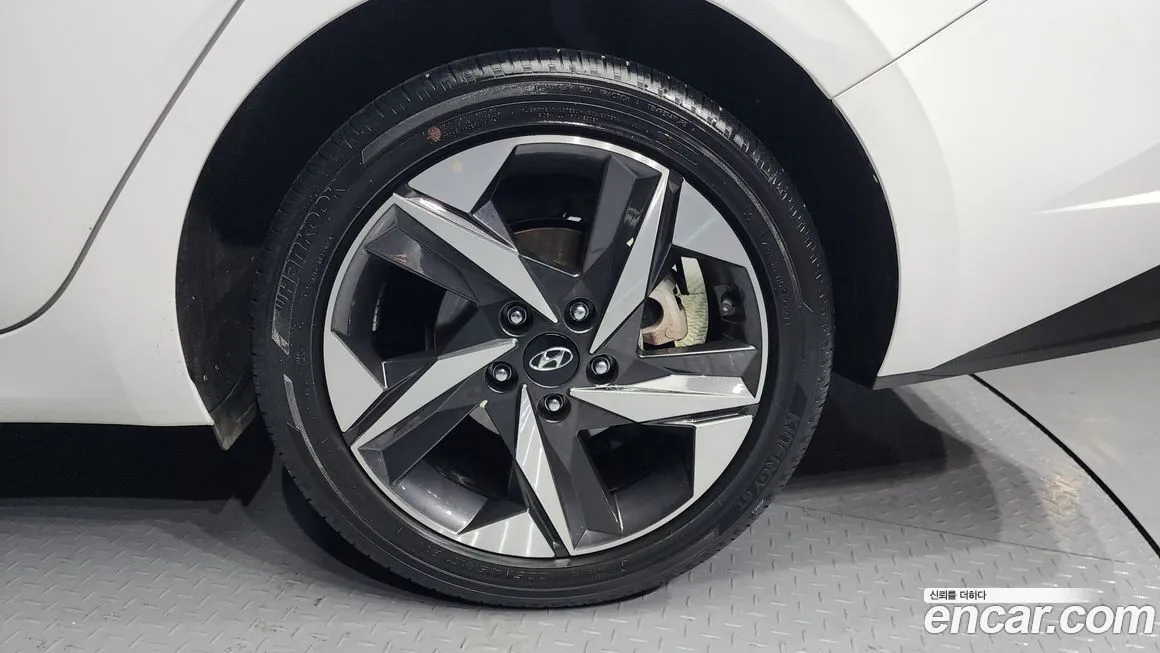 Hyundai AVANTE — фото 3