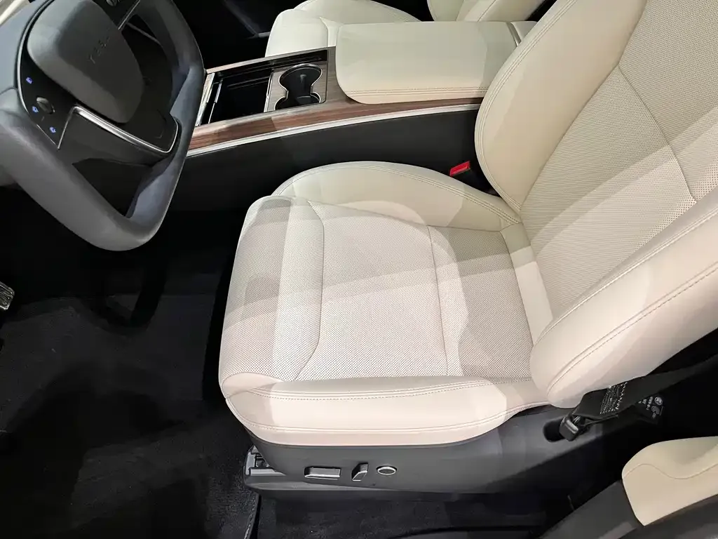 Tesla Model X 2023 из CN, фото 7