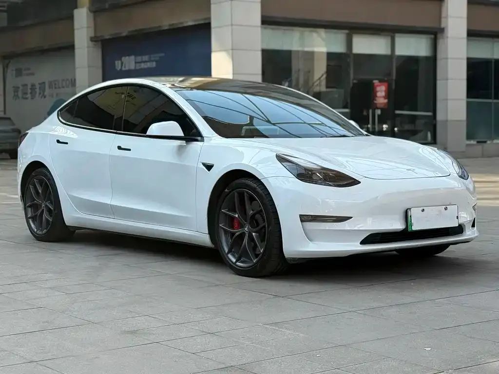 Tesla Model 3 — фото 5