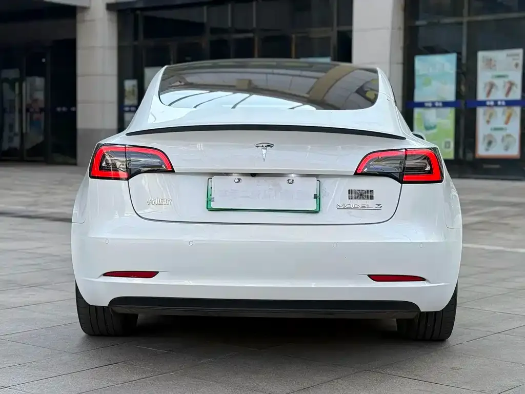 Tesla Model 3 — фото 8