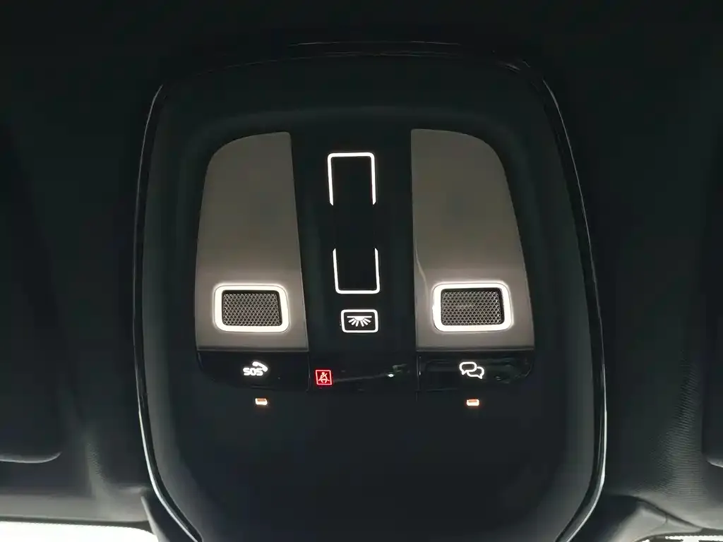 Volvo XC60 2022 из CN, фото 2