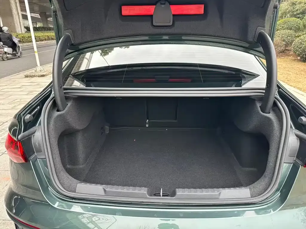 Audi A3 2023 из CN, фото 2