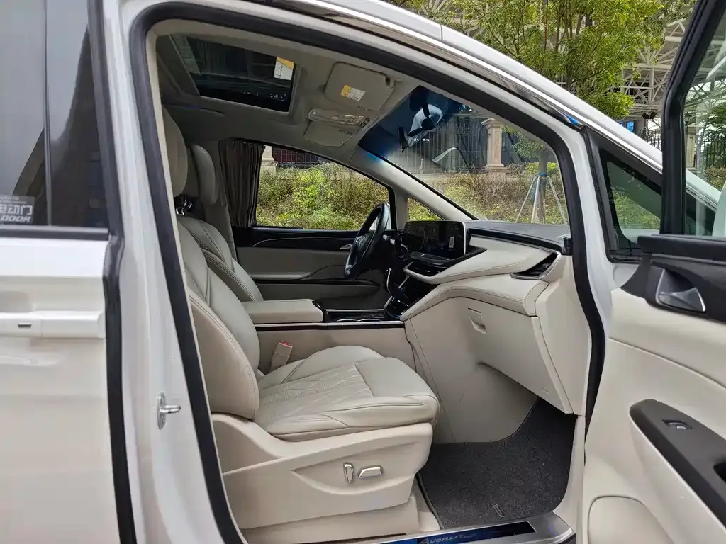Buick GL8 2021 из CN, фото 2