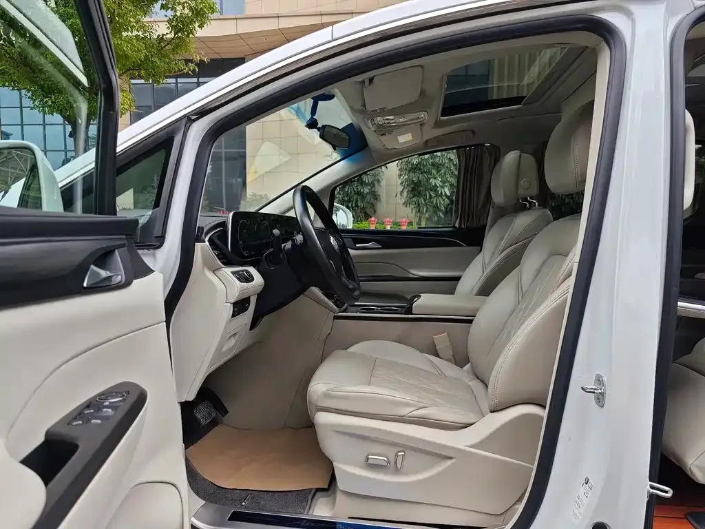 Buick GL8 2021 из CN, фото 3