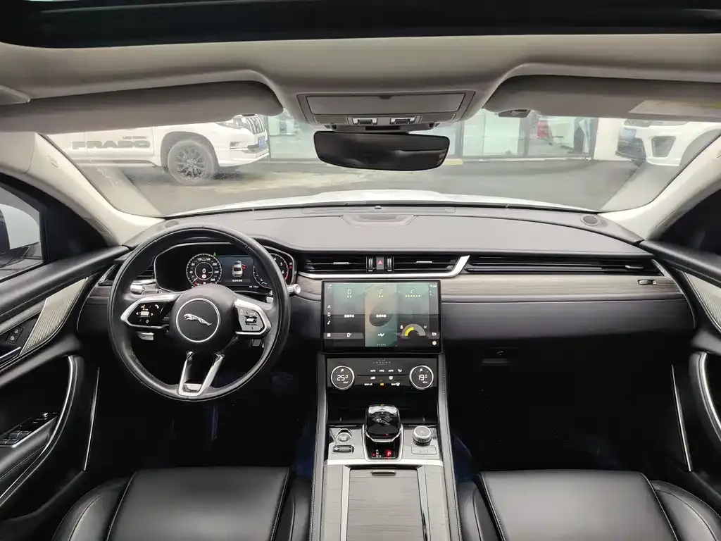 Jaguar XFL 2023 из CN, фото 6