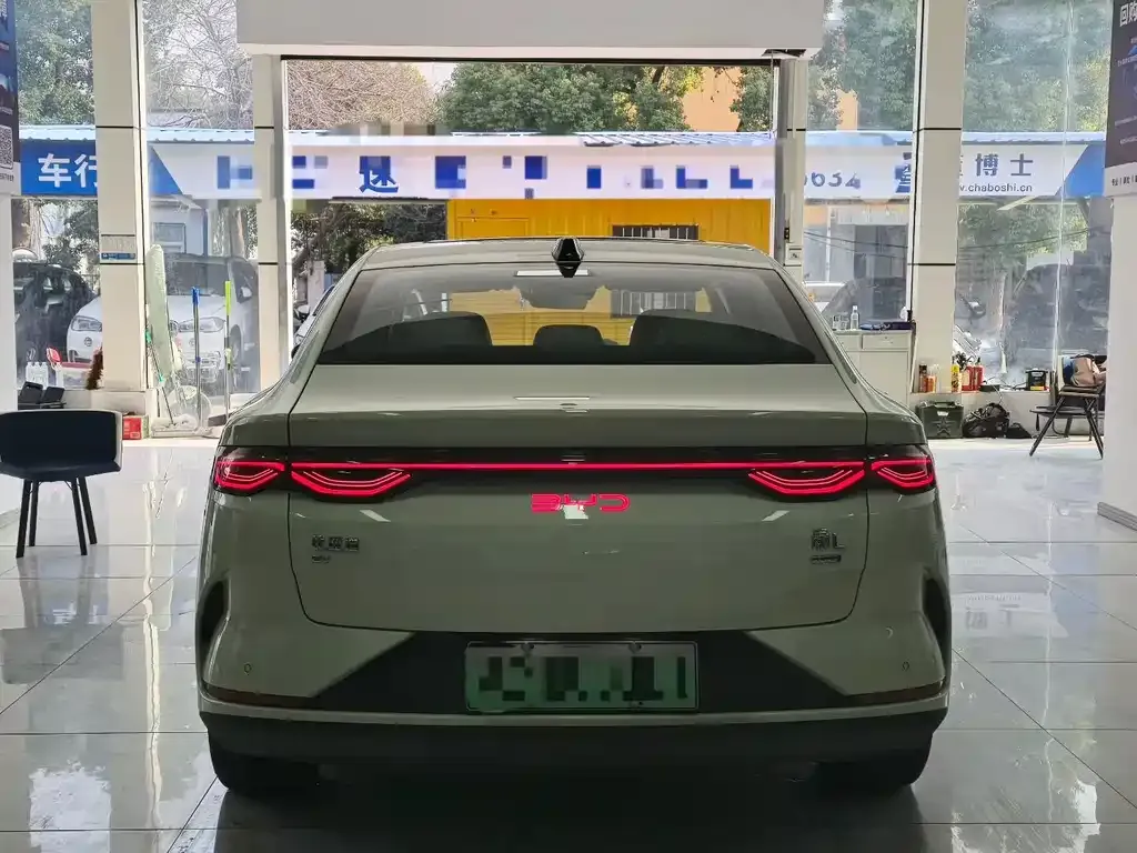 BYD Qin L — фото 9