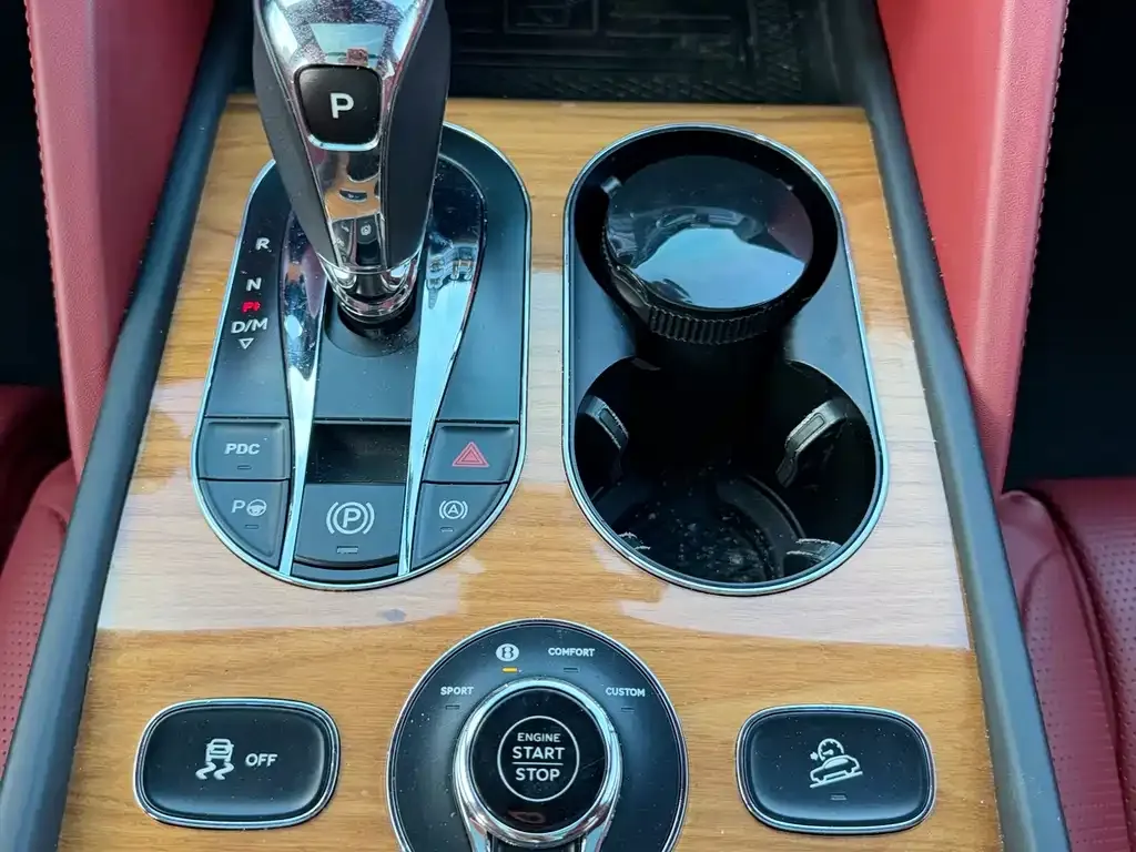 Bentley Bentayga 2021 из CN, фото 3