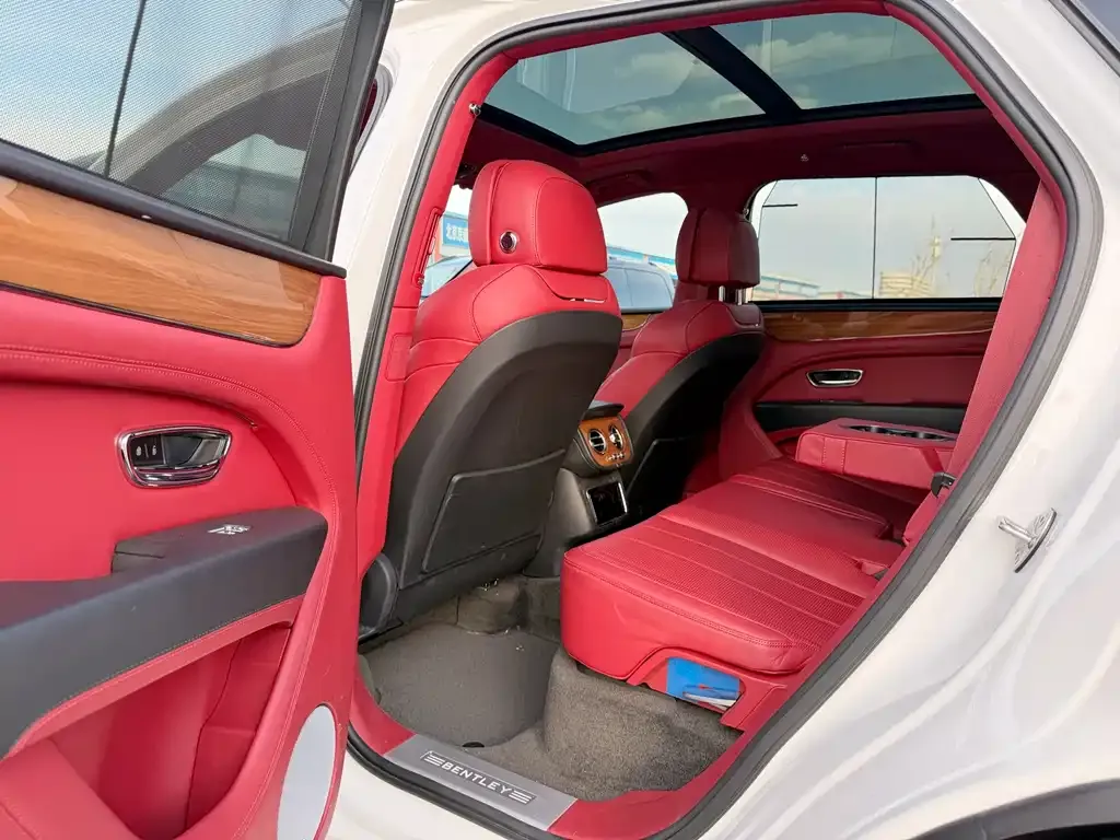 Bentley Bentayga 2021 из CN, фото 6