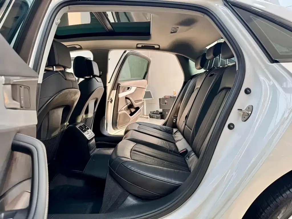 Audi A4L 2023 из CN, фото 7