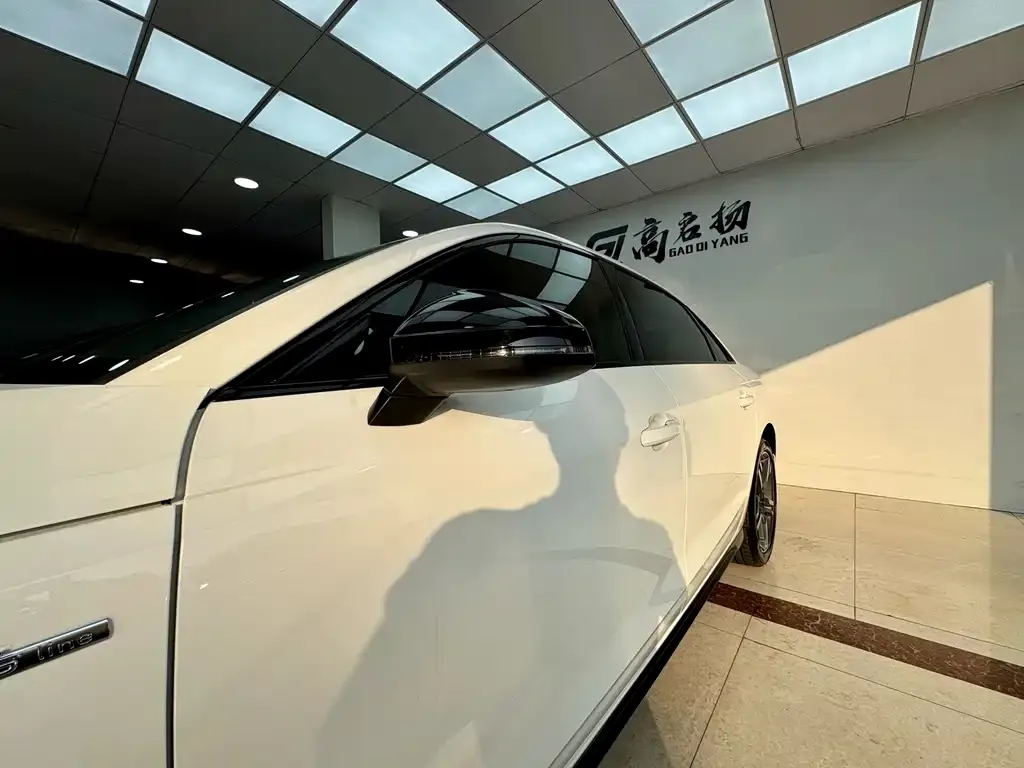Audi A4L 2023 из CN, фото 2