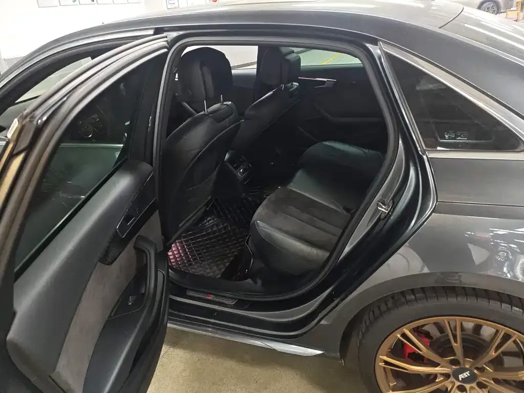 Audi A4L 2021 из CN, фото 3