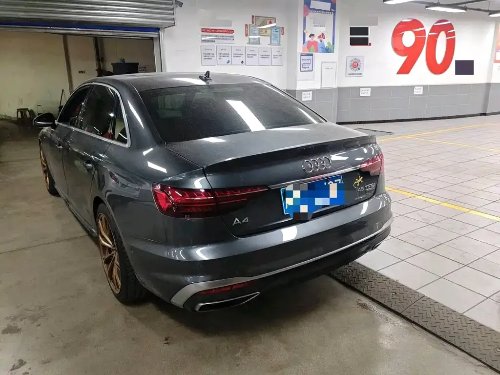 Audi A4L 2021 из CN, фото 4