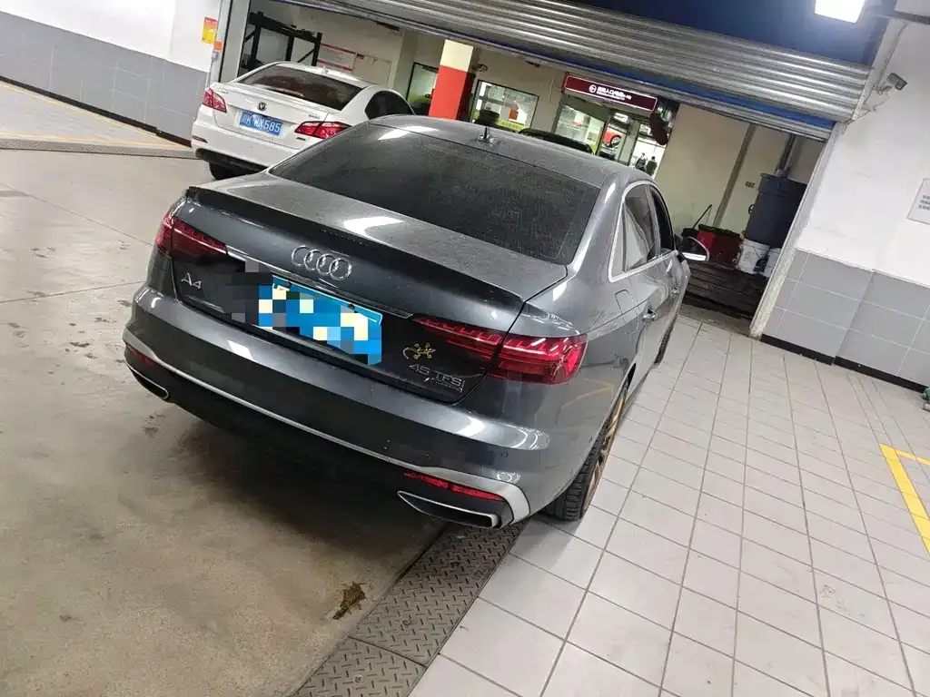 Audi A4L 2021 из CN, фото 2