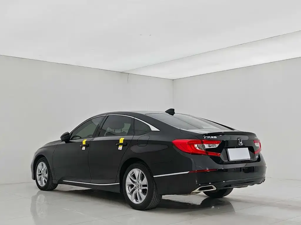 Honda Accord — фото 10