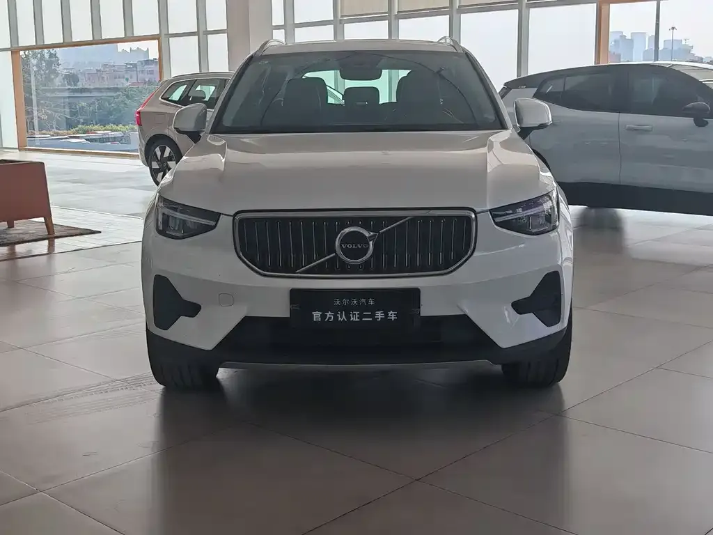 Volvo XC40 — фото 9