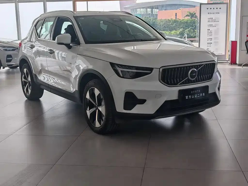 Volvo XC40 — фото 2