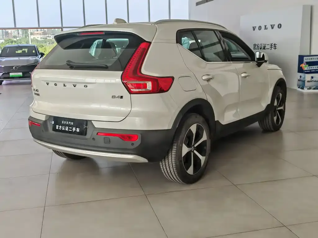 Volvo XC40 — фото 6