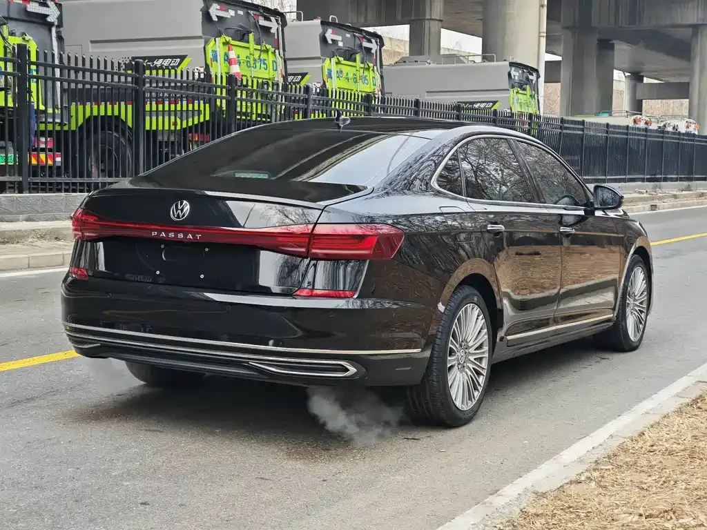Volkswagen Passat — фото 8