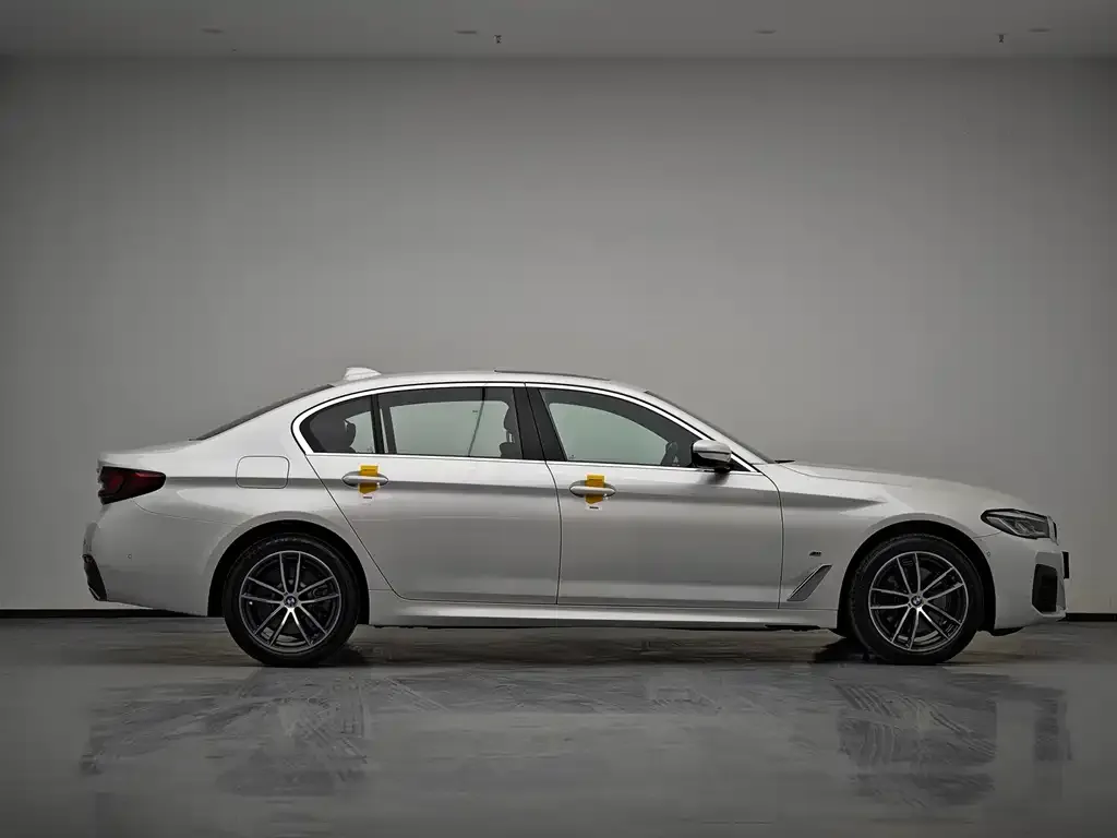 BMW 5 Series — фото 2