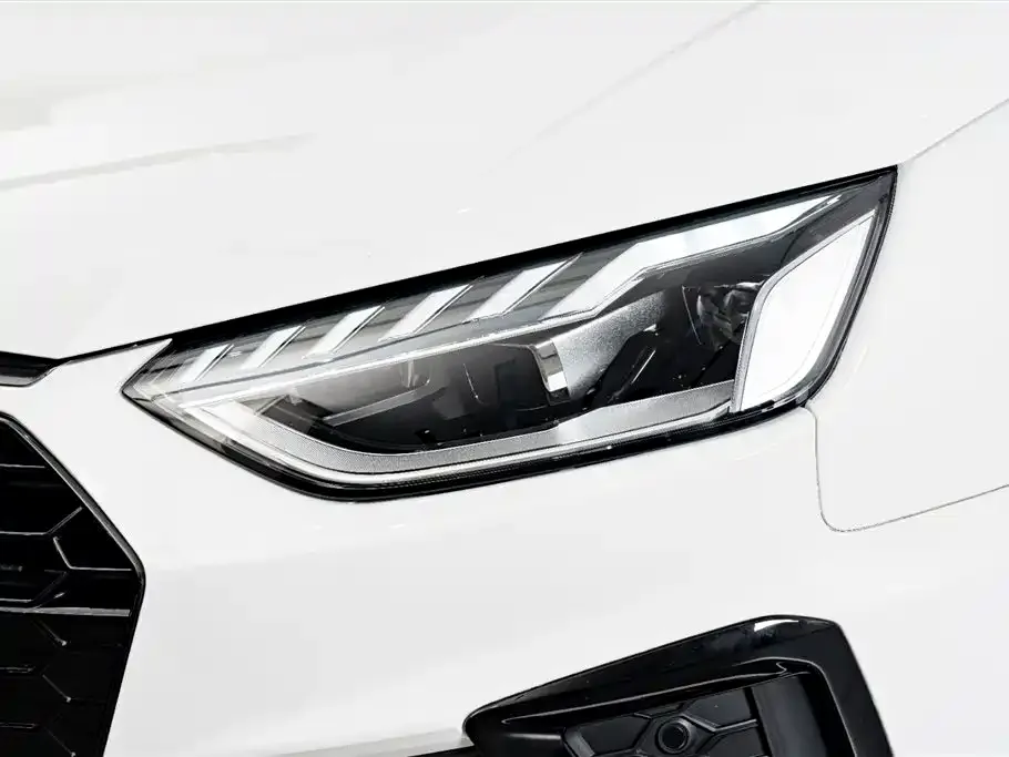 Audi A4L 2022 из CN, фото 4