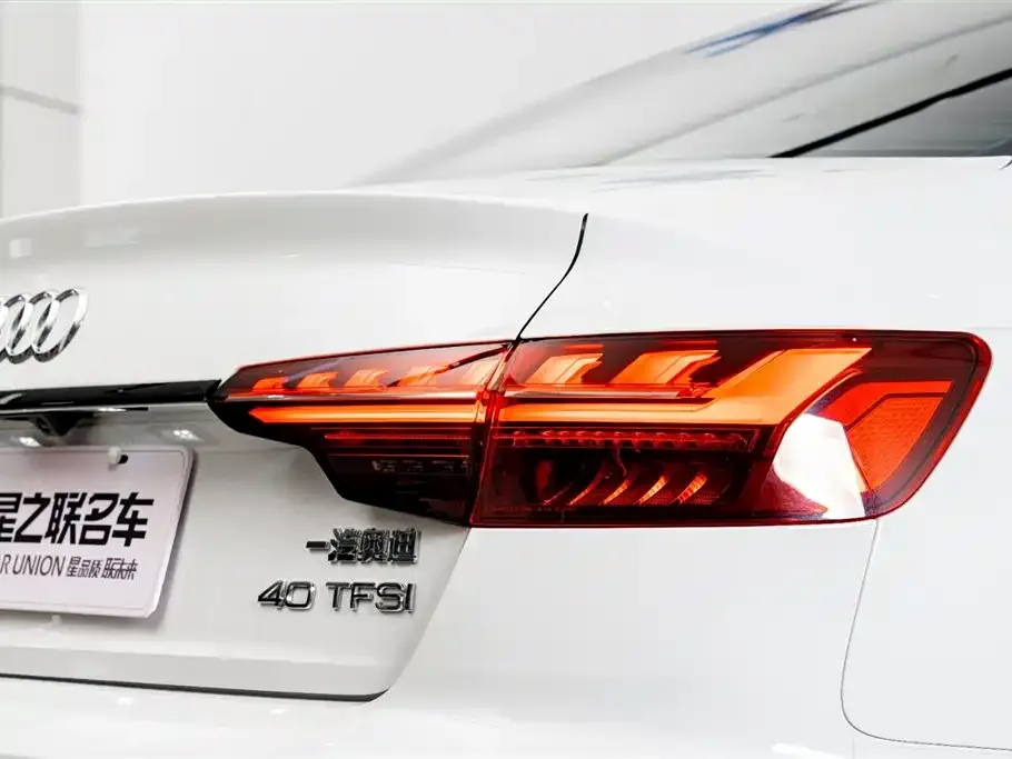 Audi A4L 2022 из CN, фото 9