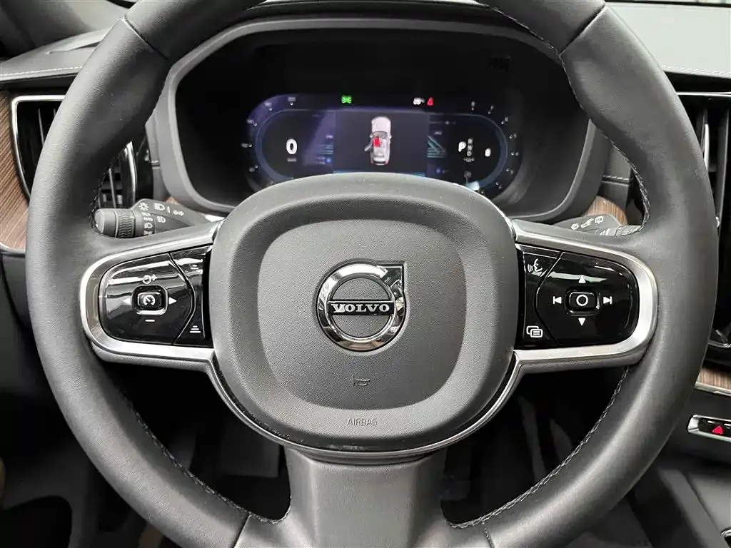 Volvo XC60 — фото 3