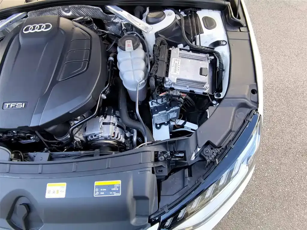 Audi A4L 2022 из CN, фото 8