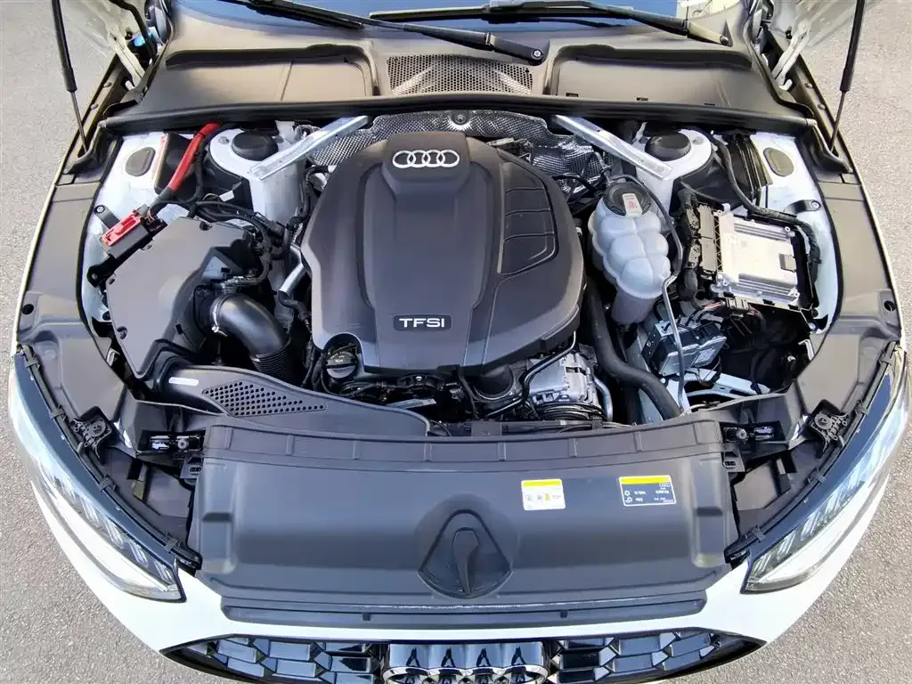 Audi A4L 2022 из CN, фото 10