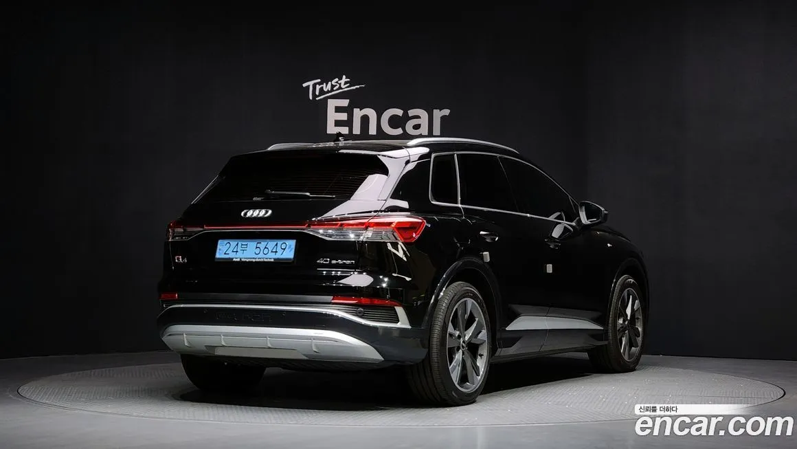 Audi Q4 e-tron — фото 7