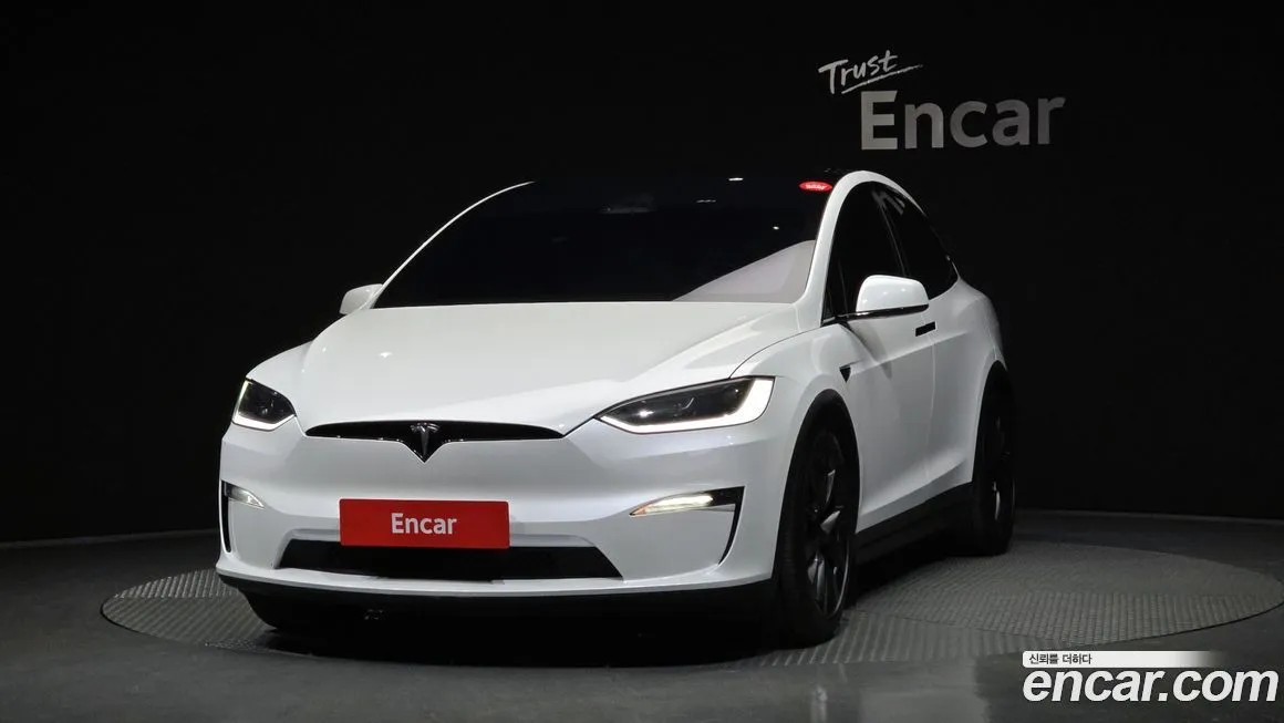 Tesla Model X — фото 1