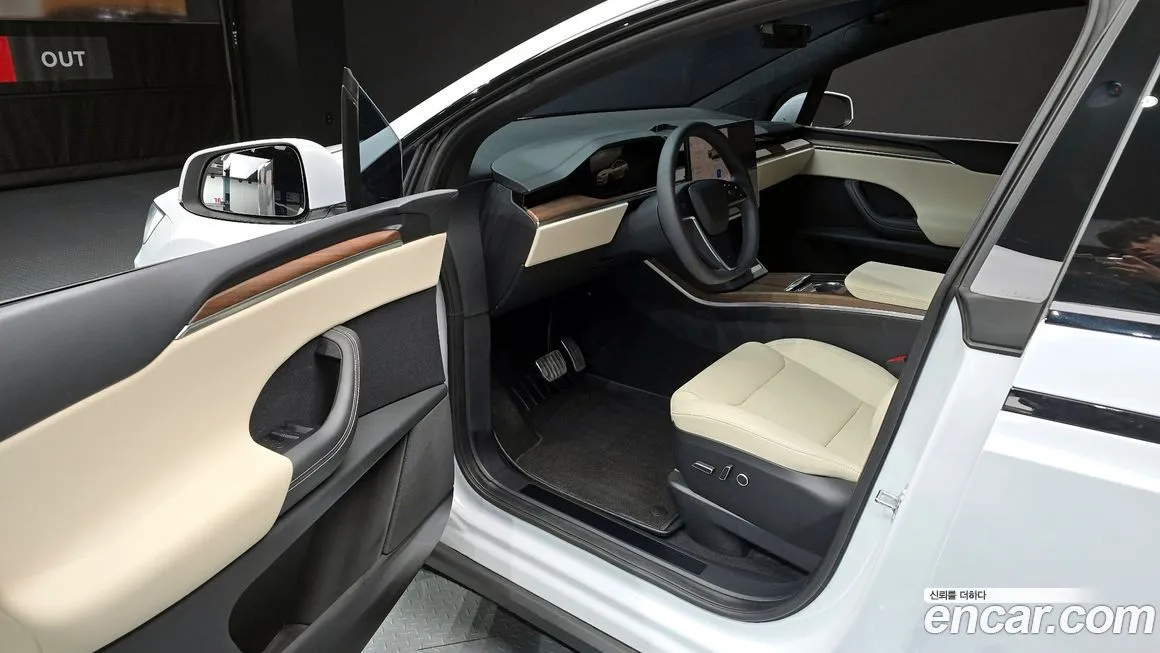 Tesla Model X — фото 7