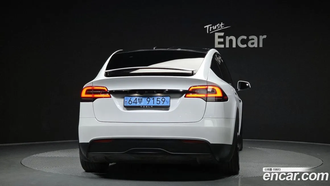 Tesla Model X — фото 3